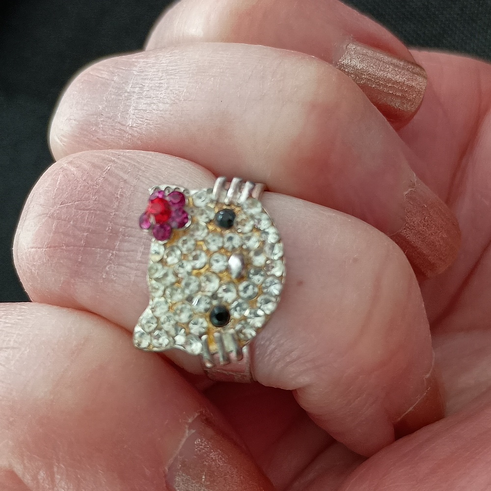 Hello Kitty Ring. Adjustable - Picture 2 of 4
